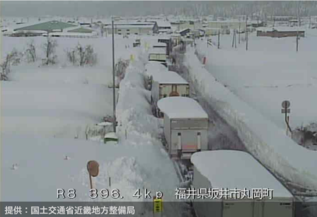 大雪により福井県内の国道８号で発生した車の立ち往生（2018年2月）