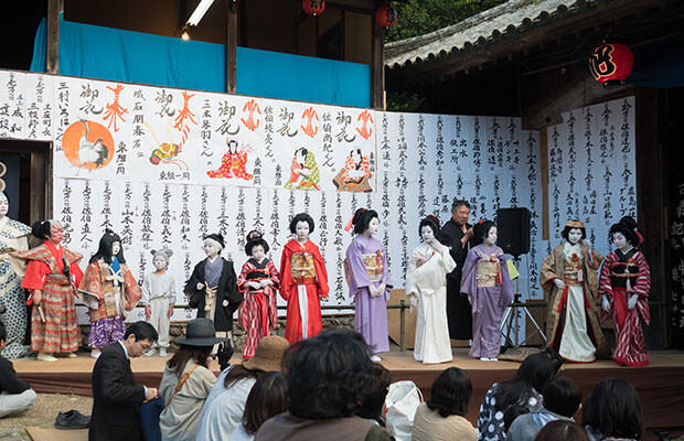 地元の子どもたちだけで演じる歌舞伎です。今年は13人が出演します。