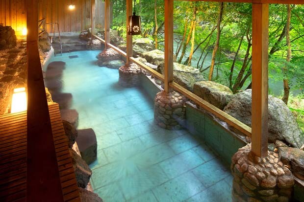 松尾芭蕉もこよなく愛したという、まろやかな湯が特徴の温泉。