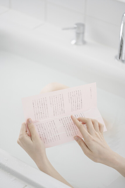 「HAA for bath 日々」は、言葉に包まれた入浴剤のギフトボックス。