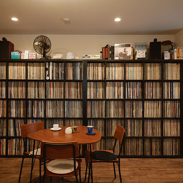 約5000枚のレコードコレクション。浦野さんは『レコード・コレクターズ』誌の「レコード・コレクター紳士録」への出演経験もある。