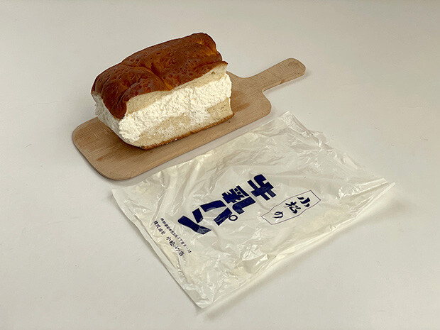 〈小松パン店〉の「牛乳パン」。