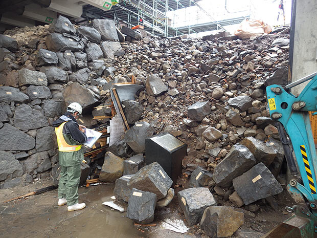 熊本地震で崩れてしまった熊本城の石垣