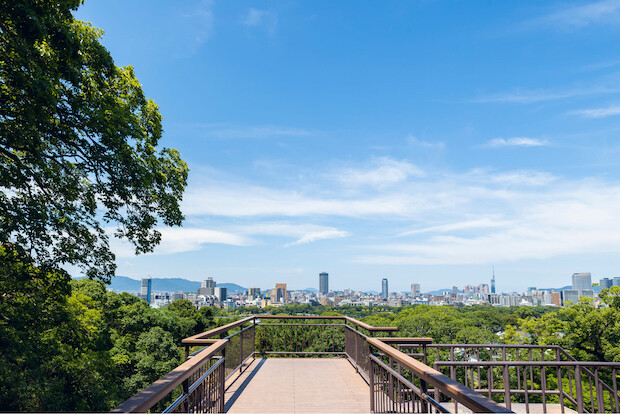 福岡城の天守台から望む福岡のまち。写真提供：福岡市