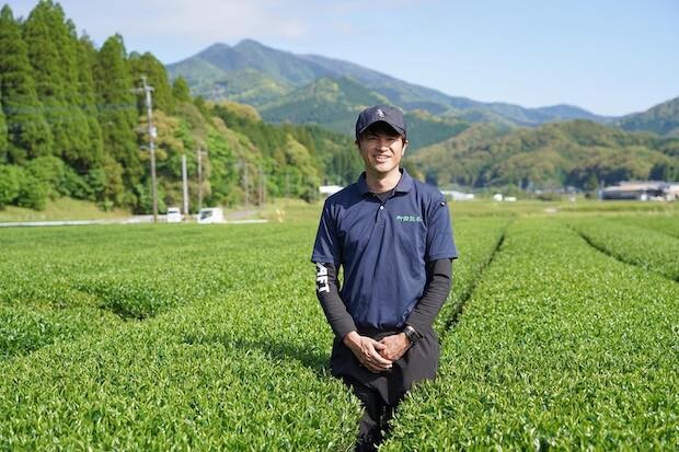 柳田製茶２代目の柳田直樹さん。家業であるお茶づくりは高校生の頃から手伝っていたそう。（写真提供：柳田製茶）