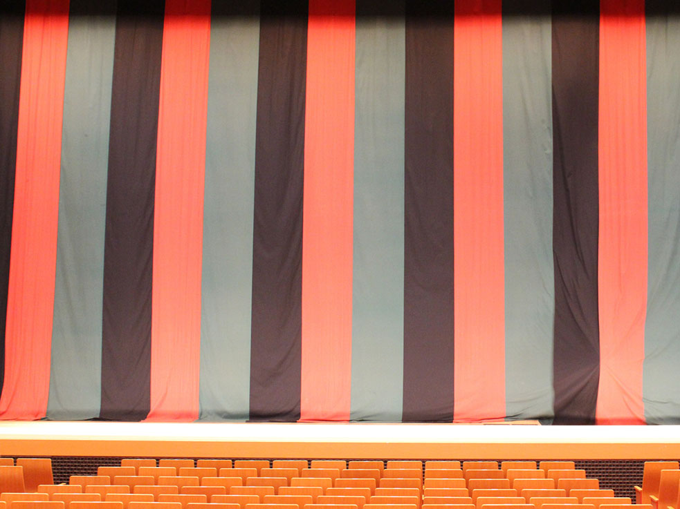 歌舞伎の舞台に使われる“定式幕”って知ってる？