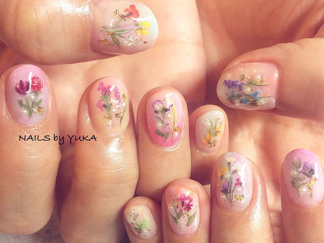指先をお花で彩って、一足先に春を感じてみませんか？