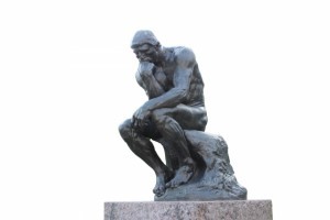 ロダンの彫刻で有名な「考える人」の姿勢
