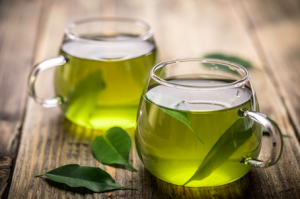 緑茶には、カテキン、カフェイン、アミノ酸、ビタミン、サポニンなどの成分が含まれています。