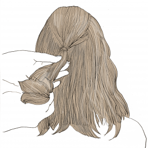 ハーフアップをするように、後ろの頭頂部の髪を結びます。この時、横の髪の毛は残しておきます。後ろの頭頂部だけを結ぶことで、頭の形が良く見えるので、絶壁が気になる方にもおすすめです