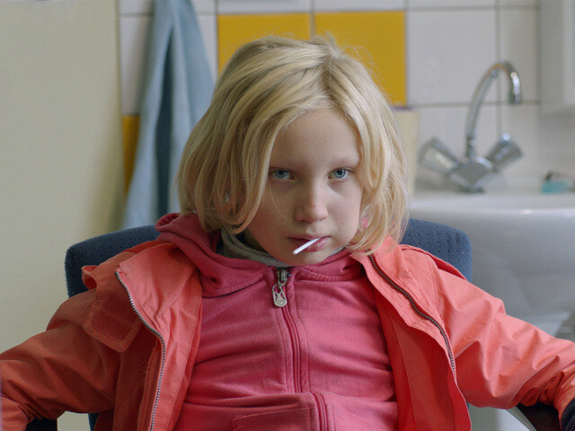 他人を攻撃してしまう9歳の少女を、 “社会から排除”するか、見守るか。 2つのドイツ映画が描く「不寛容」