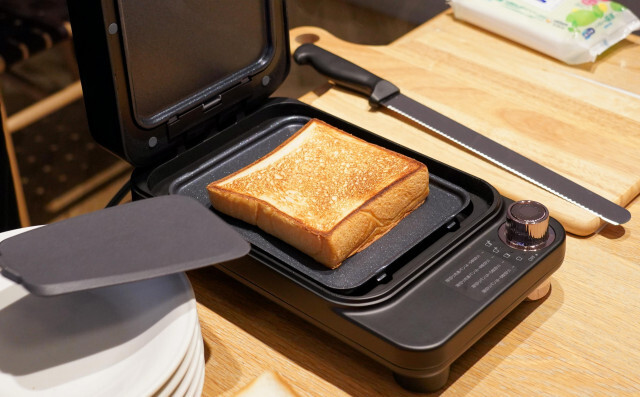 挟んで焼くと、トーストは別次元の旨さになる。毎日食べたい新食感でした