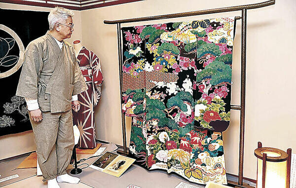 昭和初期の着物並ぶ　金沢の加賀友禅店