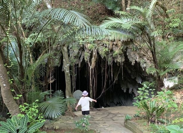 “キラキラの海と太陽”のもと、インディ・ジョーンズ気分！沖永良部島の巨大な鍾乳洞を探検してきた