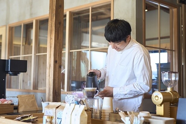コーヒーで旅する日本／四国編｜あらゆるコーヒーの現場を経たからこそ。「カモ谷製作舎ノKOFFEE SHOP」が体現するお客目線の大切さ
