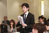 荻本さんに質問する参加者たち