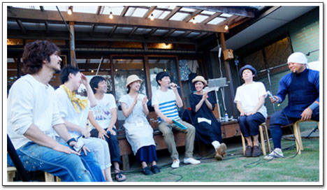 写真撮影：budori 秋本翼さん／トークメンバー左から：KiKiさん、宮薗さん、湊さん、KINO松本さん、HARCO、Quinka、高橋さん、きみちゃんさん