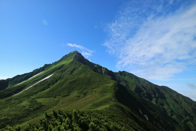 夏の旅と合わせて登りたいのが利尻島にある利尻山