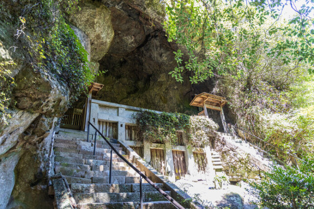 歴史を感じながら春の登山を楽しめます