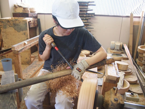木地づくりで使う道具も職人自らが鉄を叩いて作るのだとか。
