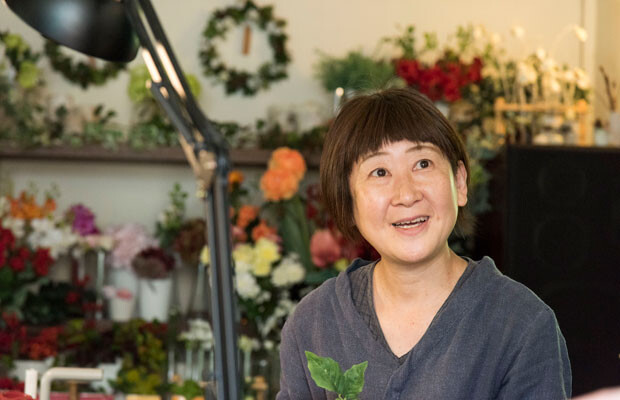 横浜では文江さんのマッサージを受けて、かわりに花を生けるという技術の交換をしていたという由紀子さん。