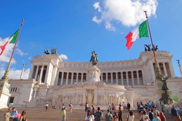 ローマに突如として現れる巨大な白亜の記念碑 ヴィットリオ エマヌエーレ2世記念堂の迫力がすごい コラム 緑のgoo