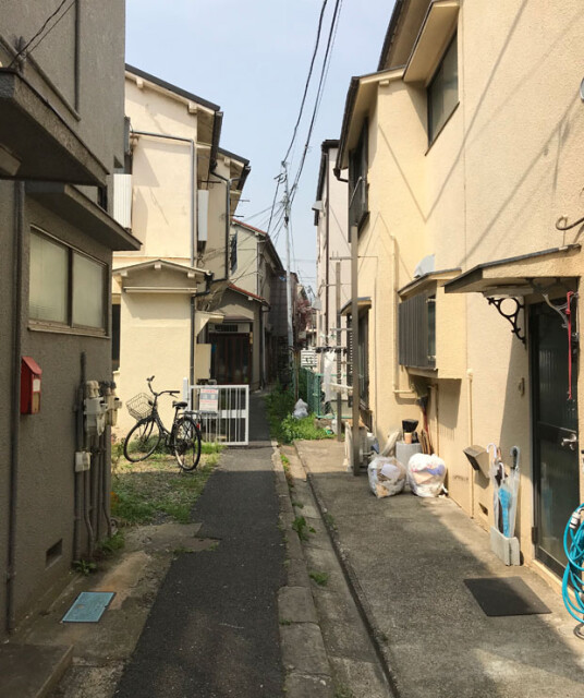 東京都には築古の木造住宅密集地域が多く存在しており、地震や火災時の危険性など、建築的な課題が多いと言われている。