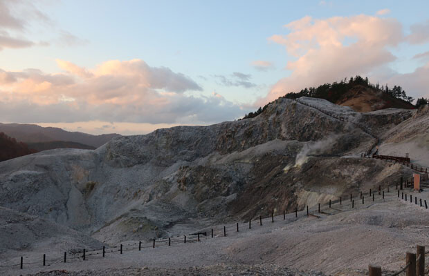 古い火山の活動により生み出された景色のひとつ「川原毛地獄」。地熱の力を感じられる湯沢の観光スポットのひとつです。