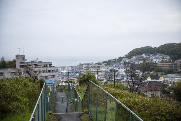 神戸で最も海と山が近いエリア塩屋。その高台から海を望む。