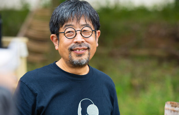 アーティストで東京藝術大学教授の小沢剛さん。