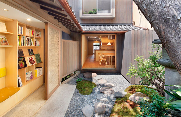築約150年の小さな京町家が、現代の暮らしに寄り添う「住まい」として生まれ変わった〈京の温所 釜座二条〉。設計は中村好文さん。