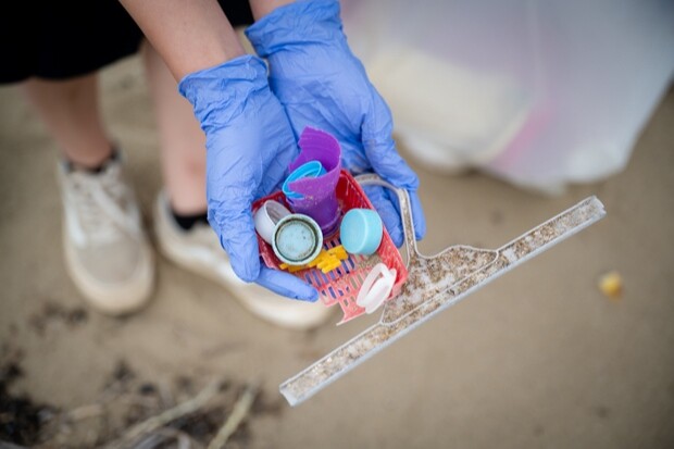 近年、若狭湾は海洋プラスチックゴミによる環境汚染が問題となっている。