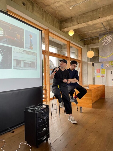 オフィスキャンプの坂本大祐さん（左）とTSUGIの新山直広さん（右）。