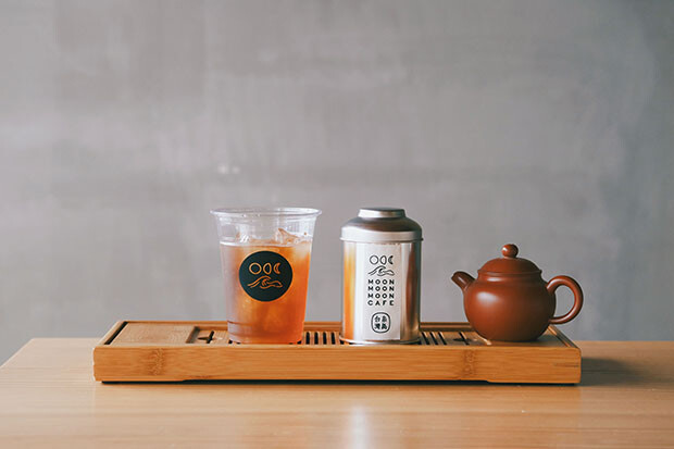 台湾紅茶アイス/ホット 550円（税込）。四季春茶や白桃烏龍茶などの珍しいお茶の他、台湾ミルク紅茶、糸島檸檬ティーソーダなどスイート系のラインナップも充実。（時期によって内容が変更になる場合があります）