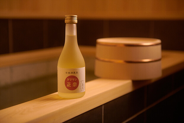 〈RITA 出雲平田 酒持田蔵〉の客室では贅沢な「日本酒風呂」が満喫できる。