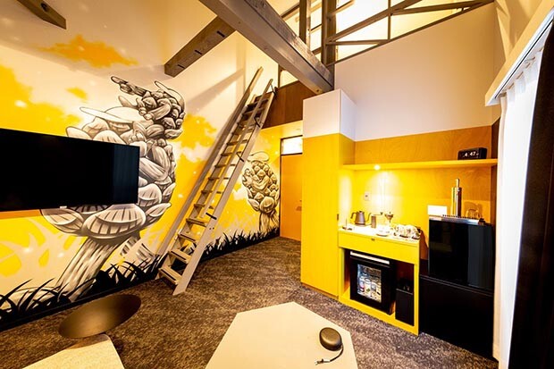天井が高くロフト付きの客室「NELSON」には4名まで宿泊可能。