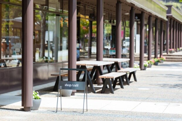 〈1616 / arita japan〉や〈2016/ 〉に併設するカフェを目当てに空間を楽しむ来場者も増えている。