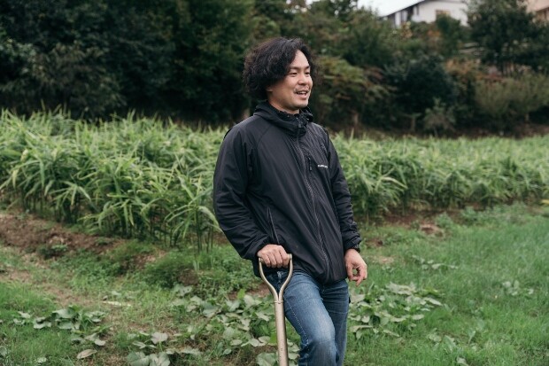 「僕、中学校しか出ていなんですよ。だから周りと違うことに全然恐れがないんです。それは今すごく生きているなと思います。『人の行く裏に道あり花の山』という言葉を最近知ったんですが、本当そうだなと思って」。