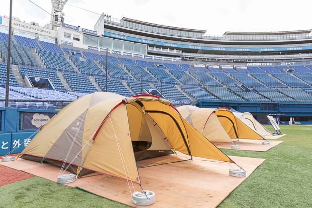 スタジアム内にはテントが用意されていて、中でくつろぐことも。（c）BALLPARK FANTASIA