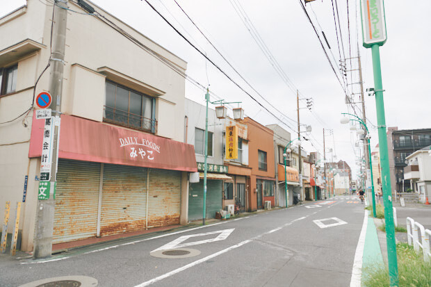 寂しい感じが漂う商店街。昔は八百屋や魚屋、肉屋さんがあって活気あったんだけど……