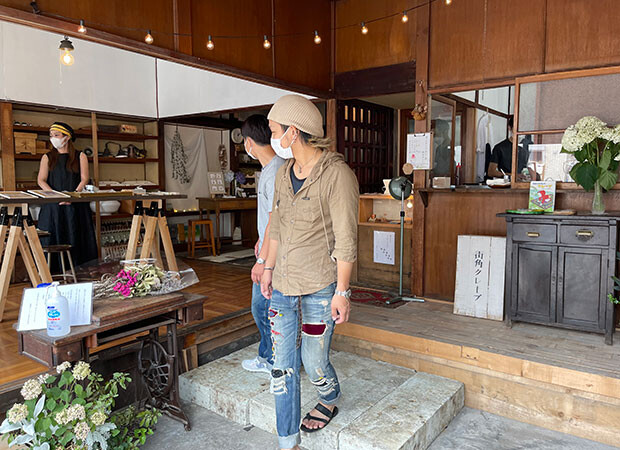 RE：MACHI＆COのなかには、街角クレープのほかに〈Coco-Lili〉など４店舗が出店。