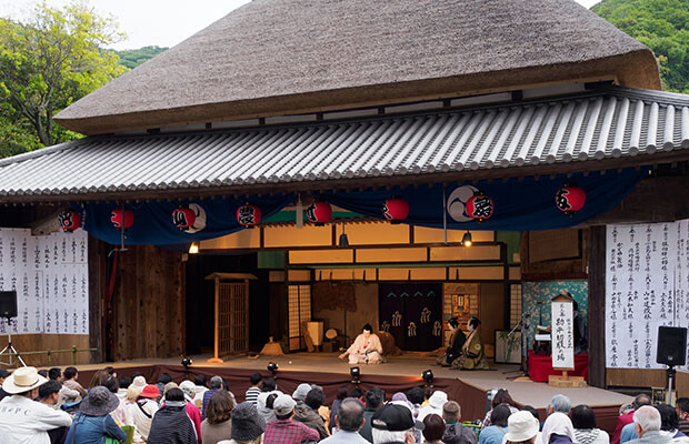 2023年５月３日に開催された肥土山農村歌舞伎。天気もよく、たくさんの人で賑わいました。