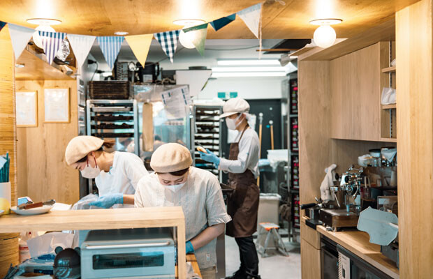 ライフスタイルベーカリー〈Keitto Leipa〉も幅広い層に人気。毎月アパレルデザイナーが考えた暮らしのテーマをもとに、職人がオリジナリティあふれたパンを提供する。