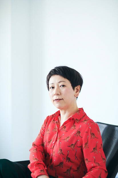 蔵屋美香さん。千葉県生まれ。東京国立近代美術館企画課長を経て、2020年より6代目横浜美術館館長。