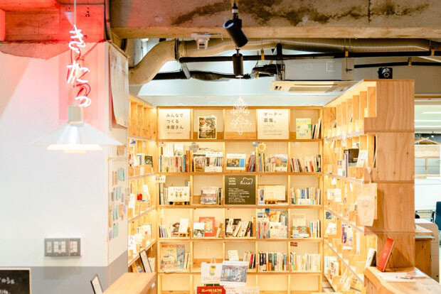 〈LOCAL BOOK STORE kita.〉は、棚ごとに違う“オーナー”さんがセレクトした本を販売する“ブックマンション”型の書店。コワーキングスペース〈マスマス | 関内フューチャーセンター〉に併設