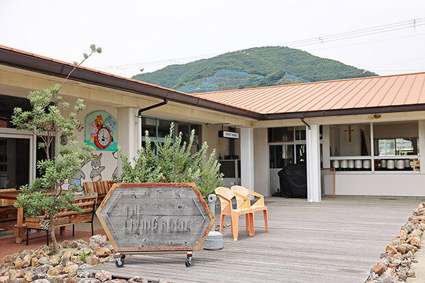 〈Nomcraft Brewing〉が入居するのは、元保育園をリノベーションした複合施設〈THE LIVING ROOM〉。