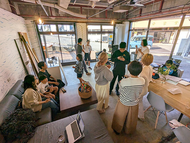 DIY作業のあいまに休憩している様子