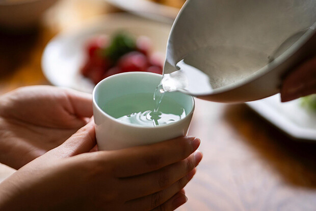 〈てのひら湖〉と名付けられた器