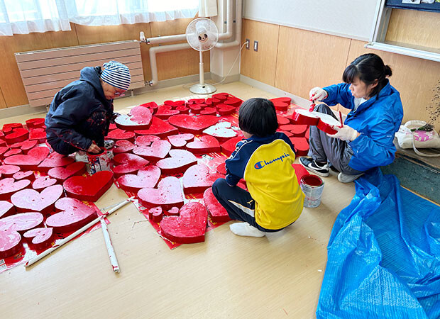 展覧会前は文化祭準備のよう！　これが楽しくて……。