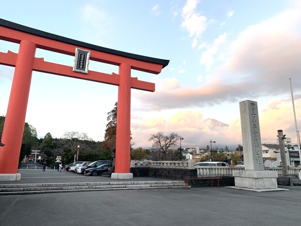 この日は雲が多く富士山が見え隠れしていた。